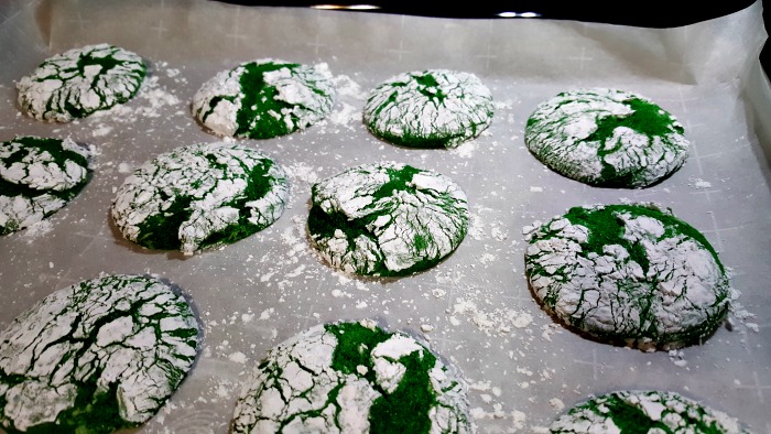 Holiday Crinkle Cookies